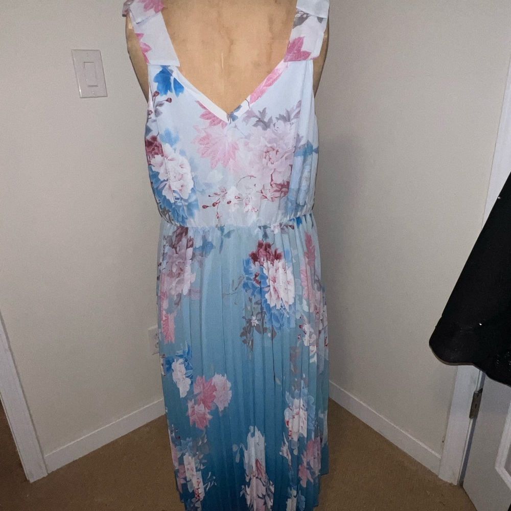 City Chic Blue Floral Pleated Midi Dress - Picture 4 of 7